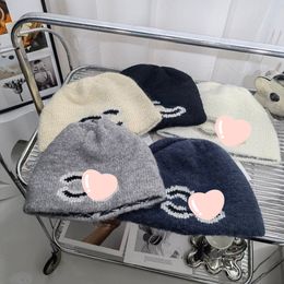 Gorros para hombres Mujeres Otoño Invierno Cálido Lana gruesa Bordado Sombrero frío Pareja Diseñador Sombreros de punto