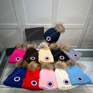 Bonnet Designer Chapeaux d'hiver chauds Chapeau tricoté de style canadien avec pompon élastique et bonne texture adapté aux hommes et aux femmes Bonnet Chapeau Casquette Chapeaux ajustés