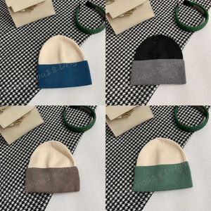 Beanie mode d'automne couleur hiver assorti des chapeaux tricotés avec des lettres 4colors
