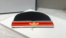 Banie Luxury Designer Hiver Hat Hat Woolen Hat cette année039 Le nouveau style convient aux hommes et aux femmes It039s chaleureux confortables V4635013