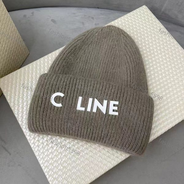 Gorro para hombre sombreros de cubo de diseñador Nueva gorra de alta calidad Moda para mujer Señoras Gorro de invierno cálido Gorro grande de piel sintética Pom Poms Bobble Hat al aire libre