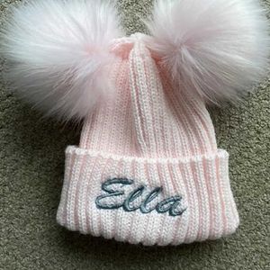 Beanie/Skull Caps 0-3 jaar oudere baby geborduurde naam dubbele pom hoed kinderen baby shower cadeau winter hoed gepersonaliseerde baby beanie baby hoed j231223