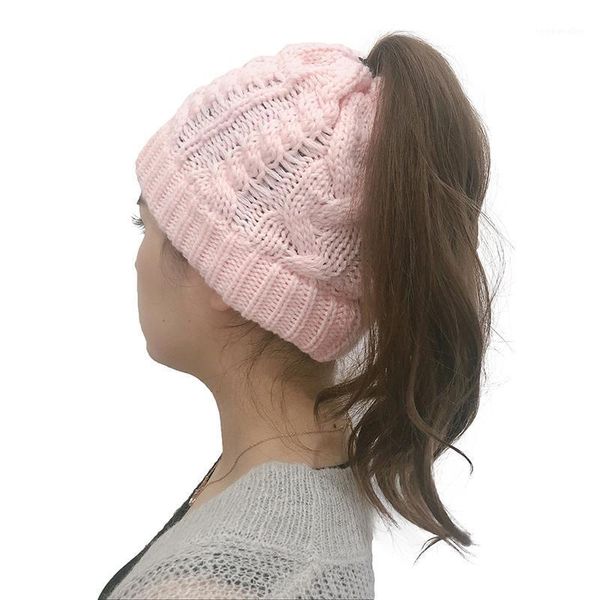 Beanie / Skull Caps 2021 Moda Lady Monocromo Sombrero de lana Cálido Wild Twist Mujer Curling Bola de pelo Punto de doble uso Cap al por mayor1