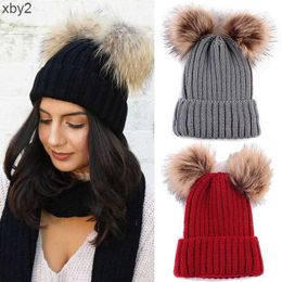 Bonnet / Skull Caps Beanie / Skull Caps Bonnet d'hiver pour femmes tricoté Double Pom fausse fourrure de raton laveur casquette Bobble Skull Hat T221020