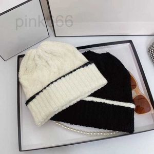 Beanie/Skull Caps Designer 2023 Luxuremerk Winterhoed Solide kleur voor dames konijnbontberse unisex zacht gebreide motorkap vrouwelijke warme skulies 2kkg