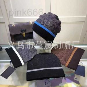 Bonnet/Crâne Caps Designer Automne et hiver Chapeau en laine à bords bouclés pour femmes, populaire sur Internet, chapeau froid polyvalent pour la chaleur, chapeau tricoté à imprimé complet pour hommes POIT