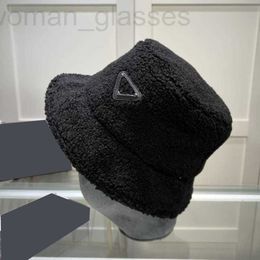 Beanie / Skull Caps Designer Beanie Luxo Mulheres Inverno Quente Cashmere Skull Caps Chapéu Homens Clássico Triângulo Carta Impresso Baldes Ao Ar Livre Unissex Bucket Chapéus JEAB