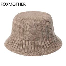 Bonnet / Crâne Caps FOXMOTHER Nouvelle Mode Noir Blanc Solide Hiver Tresse Tricoté Seau Chapeaux Hiver Chaud Caps Pour Femmes Dames Gorros Pêche Caps T221020