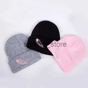 Beanie/Skull Caps Hot Sale Dames Acryl Mutsen Hoed Warme Sneeuw Gebreide Gebreide Muts Hoge Kwaliteit Gehaakte Winter Veer Borduren Blad Gebreide Muts YD034 J231130