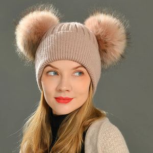 Jaxmonoy Femmes Hiver Mode Fourrure Pompon Chapeau pour Filles Crochet Bonnet Chapeaux pour Adultes Tricoté Laine Double Deux Pompon Chapeau De Fourrure 231108