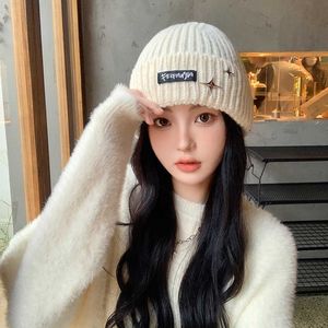 Beanie Skull Caps Gebreide Sweaterhoed voor Dames Herfst en Winter Warmte Sterstapelhoed Koreaanse versie Veelzijdige Koude Gehoorbescherming Grote Hoofdomtrek Paar