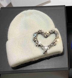 Beanie/Skull Caps Luxury Heart Rhinestone Winter Beanies vrouwen Solid Color Real Rabbit Fur Knited Hat Lady Fashion Warm Pullover Caps GiftSl240413
