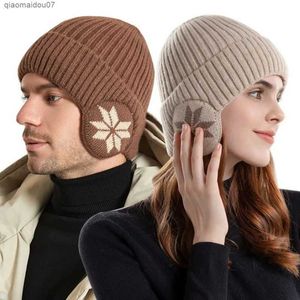 Bonnet/Casquettes de Crâne Nouveau Chapeau Tricoté d'Hiver Doublé de Fourrure Unisexe avec Boucles d'Oreilles et Chapeau de Haricots à la Mode Adapté aux Hommes Femmes et Chapeau de Chaleur Classique en Plein AirL2403