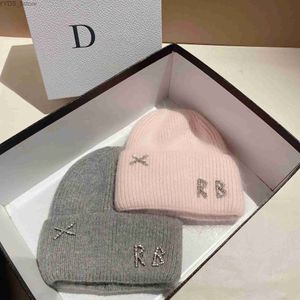 Beanie/Gorras de calavera Diamantes de piel de conejo real Carta Gorros Sombreros para mujeres Invierno Cálido Sombrero de punto Famosa marca Señora Casual Bonnet Gorra de esquí YQ231108