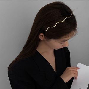 Beanie Skull Caps Simple Gold Ripple Metal Hairbands Elegant Wave Headbands Moda Mujer Crown Head Hoop Hair Styling Headwear Accesorios 230712