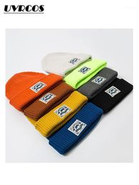 Gorro/gorras de calavera UVRCOS Beanie Hat para Mujeres Hombres invierno tejido otoño Skullies Unisex señoras cálido gorro coreano negro rojo Cap1