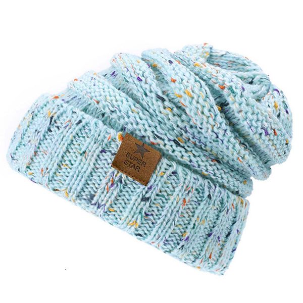 Banie / Caps de crâne Brand d'hiver Super Star Caps Lady Chat d'hiver chaud pour les femmes du chapeau de fille en tricot de bonnet tricot