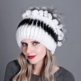 Beanie Skull Caps Winter Women s Warm Fashion Beanie Knitted Hat Piel de conejo Rex real con flor lateral Rusia 230729