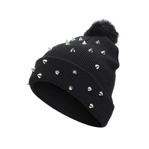 Beanie Skull Caps Mujeres Punk Remache Sombrero de invierno Negro Big Pom Moda Lana de punto Grueso Cálido Ladies197M