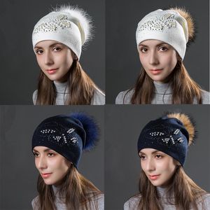 Bonnet Beanie / Crâne Bonnet Hiver Bonnet Heanie avec une fourrure de raton laveur Pom chaud strass et décoration perle de perles