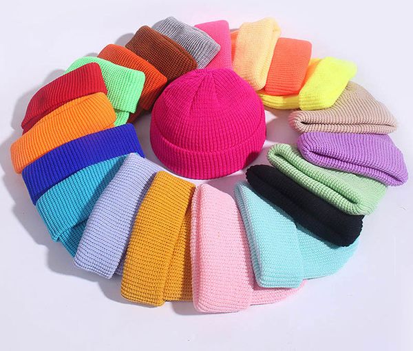 Beanie Sombreros de punto de invierno Gorros de calavera de hip hop lisos en blanco Color caramelo Deportes a prueba de viento Sombrero de punto cálido Protección auditiva de lana para exteriores Gorro de calaveras de ganchillo BC105