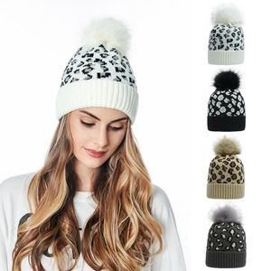 Beanies Beanie/Skull Caps Vrouwen Winter Warm gebreide Beanie Hat Vintage Leopard Animal Print Fuffy Pompom Fuffed Skull Cap Head Cover Ear