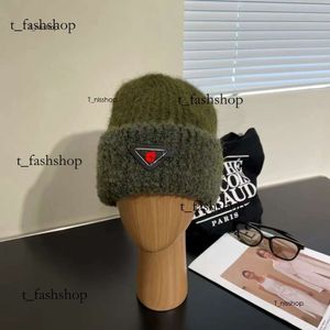 Bons de bonnet des bonnes Hémers d'hiver hommes et femmes du design de mode chapeaux en tricot prasda beanie automne bain cap lettre