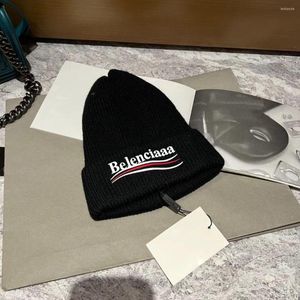 Diseñadores de gordo Hats Beanie Knited Letter Hat Gatter de invierno Al aire libre Protección fría Peleja de moda suave Hombres y mujeres
