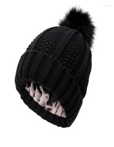 Capes de bonnet de pommes de terre 2022 femmes en satin tricot doublé de bonnet de cohnite acrylique chapeaux hivernal chaud pour femmes hommes doublure en soie douce douce mode 2208757