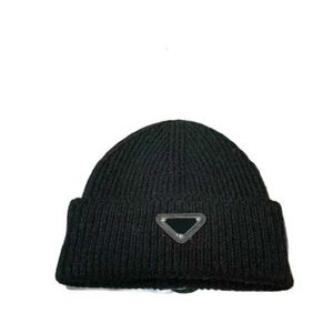 Beanieskull Caps Bonskull Caps Designer Mens Bamans chapeau hiver Couleur solide lettre extérieure femme bonnet Bonnet Man Head Cashmere Tricoted Trucker ajusté