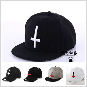 BeanieSkull Caps Haute Qualité Croix Broderie Hip Hop Chapeau Hommes Hommes Chapeaux Réglables pour Jeunes Plat Street Dance Cap Noir 230214