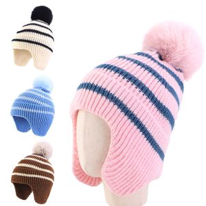 BeanieSkull Caps Stripe Winter Baby Beanie Cap Garçons Filles Hiver Chaud Tricot Oreille Protection Cap pour Enfant Coréen Gros Pompon Enfants Crochet Chapeau 230816