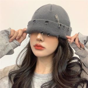 BeanieSkull Caps Hiver Harajuku Y2K Chapeau Tricoté Femmes Mode Chaud Épais Hommes Hip Hop Pin Hole Skullcap Chapeau Court Unisexe Casquette De Base 230921