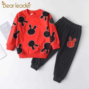 Bear Leader Boys Casual Vêtements Ensembles Automne Enfants Dessin animé Imprimer Top et Pantalon Tenues 2PCS Spring Girl Costume 2-5 ans 210708