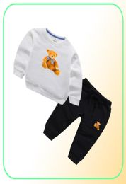 Bear Logo Brand Luxury Designer Baby Autumn Deset Kids Boy Girl Long Sleeve Hoodie and Pants 2pcs Suits Fashion Tracksuits O7949629