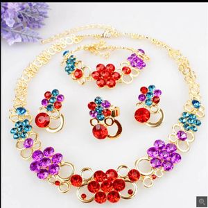 Linda flor de ameixa design cristal austríaco 18k banhado a ouro colar pulseira anel brincos conjunto de joias para mulheres presentes de festa322g