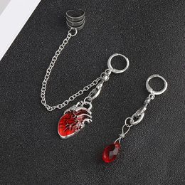 Boutrage des boucles d'oreilles de coeur coeur gothique punk effrayant le cœur rouge coeur asymétrique des poignets d'oreille clips cerceaux boucles d'oreilles halloween fête 240408