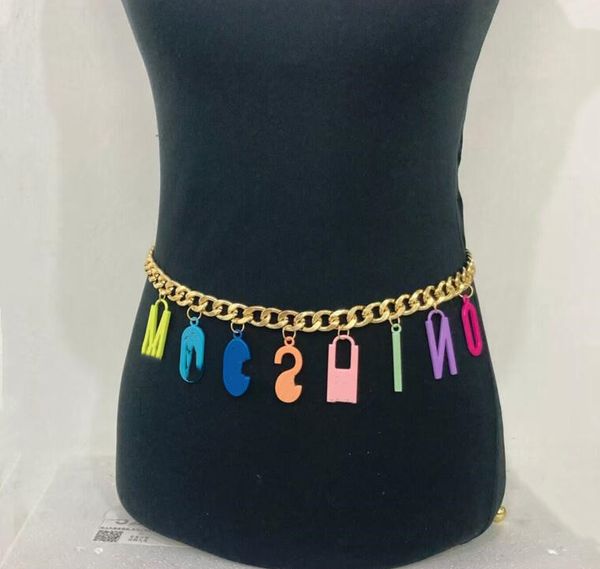 Belle chaîne de taille de couleur bonbon Designer Chaîne en or Ceinture pour femme Lettre de luxe Pendentif Charme Chaîne de taille pour femme Cool Girl Accessoires de mode