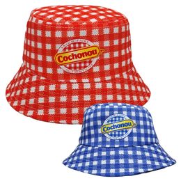 Beaux chapeaux Cochonou bob style à carreaux rouges chapeaux seau pour hommes femmes unisexe respirant extérieur Panama casquettes chapeaux de pêcheur 240110