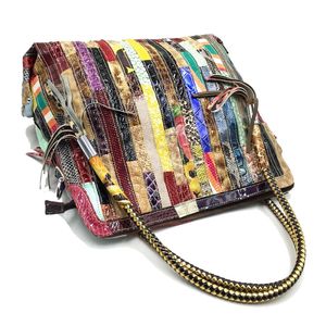 Mooie kleur streep lederen schoudertas dames messenger bag zwarte slang graan koeienhuid damestas grote capaciteit handtas