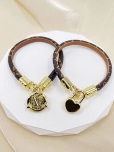 Beau bracelet de créateur de fleurs pour hommes ouvrant des bracelets pour femmes Bracelets en cuir marron de marque de mode élégante avec des bijoux de lettres
