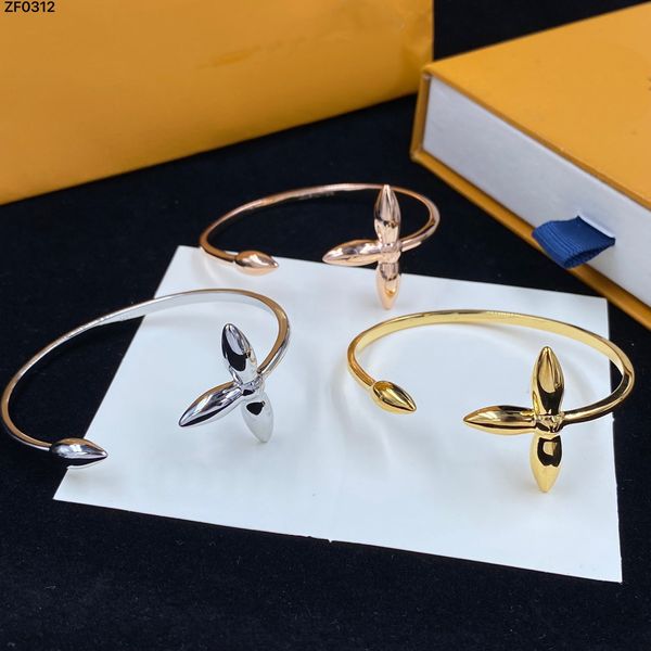 Hermoso diamante geométrico 3 colores l Pulseras Estilo de moda Hombres Dama Mujer Acero de titanio Grabado V Flor Diamante Brazalete Pareja Regalos Joyería de diseño