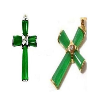 Magnifique pendentif et collier croix de jade vert Chain266T