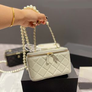 Hermosas bolsas de maquillaje de hombro de cuero Perlas Diseñadores de lujo Cadena larga Moda para mujer Bolsos cruzados Carteras Damas Embrague Flores Bolsa Bolso de cuerpo cruzado