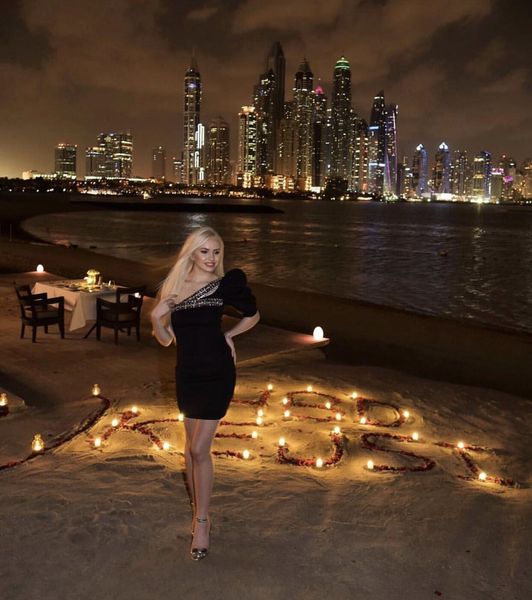 Belle robe de bal noire Miss Univers Mode de luxe Style de Dubaï avec une épaule Plage Événement Porter Robe de soirée sur mesure Plus Taille disponible