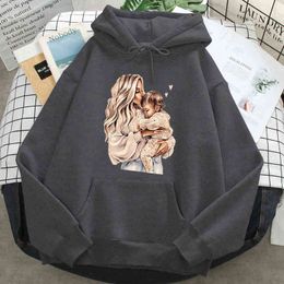 Mooie moeder kus haar baby print hoody mans crewneck manga streetwear grafische sweatshirts harajuku grappige mannen fleece hoody H1227