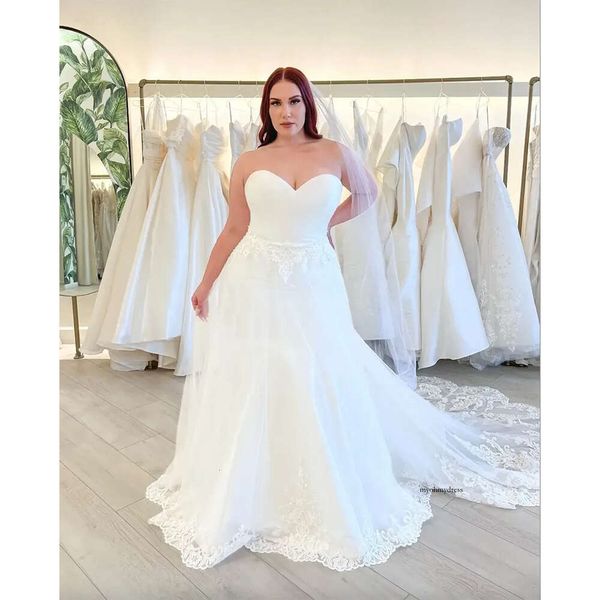 Belle taille plus une ligne robes de mariée pour les femmes mariées SEETHEART TULLE LACE APPLIQUE Backless Satin Court Train Bridal Vestidos de Noiva 0509