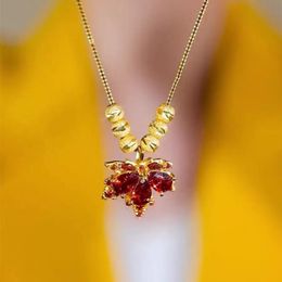 Mooie rode zirkoon esdoorn blad hanger ketting 18k goud vergulde sieraden