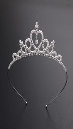 Mooie Glanzende Kristallen Bruids Tiara Party Pageant Verzilverde Kroon Haarband Goedkope Bruiloft Accessoires 2019 Nieuw Ontwerp5549044