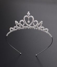 Mooie Glanzende Kristallen Bruids Tiara Party Pageant Verzilverde Kroon Haarband Goedkope Bruiloft Accessoires 2018 Nieuw Ontwerp8078416